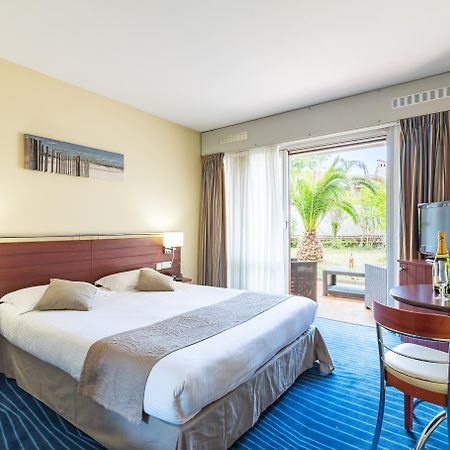 Hotel Brise De Mer - Piscine Interieure & Exterieure Saint-Raphaël Екстериор снимка