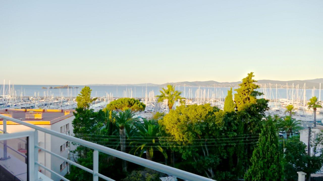 Hotel Brise De Mer - Piscine Interieure & Exterieure Saint-Raphaël Екстериор снимка