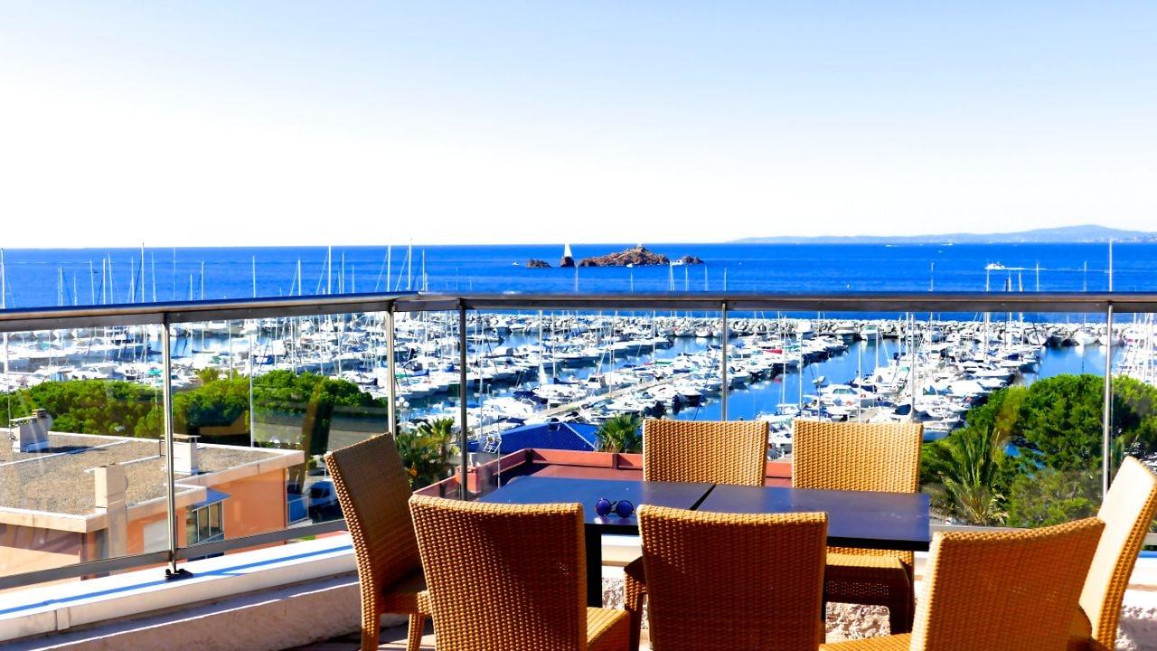 Hotel Brise De Mer - Piscine Interieure & Exterieure Saint-Raphaël Екстериор снимка