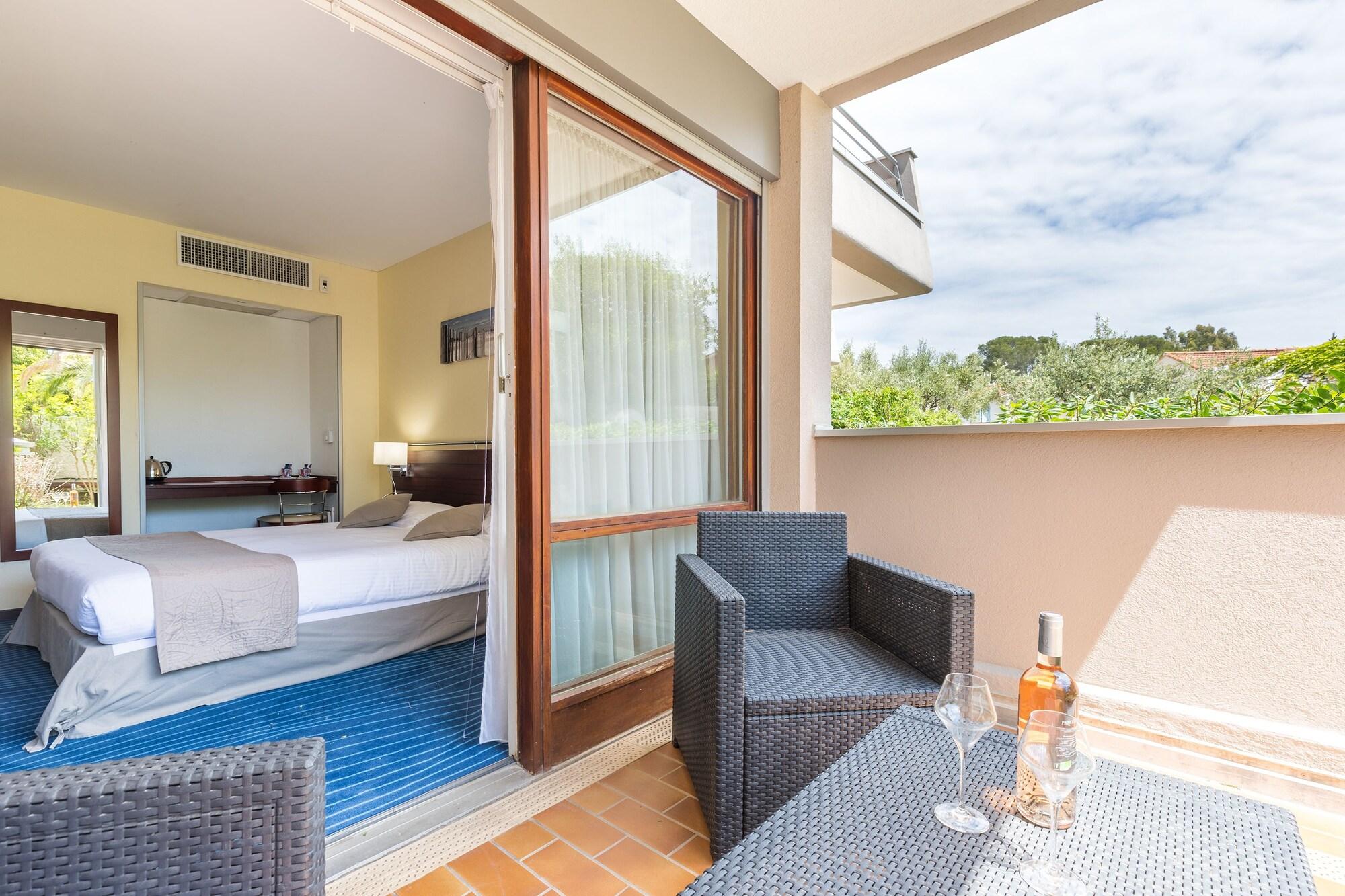 Hotel Brise De Mer - Piscine Interieure & Exterieure Saint-Raphaël Екстериор снимка