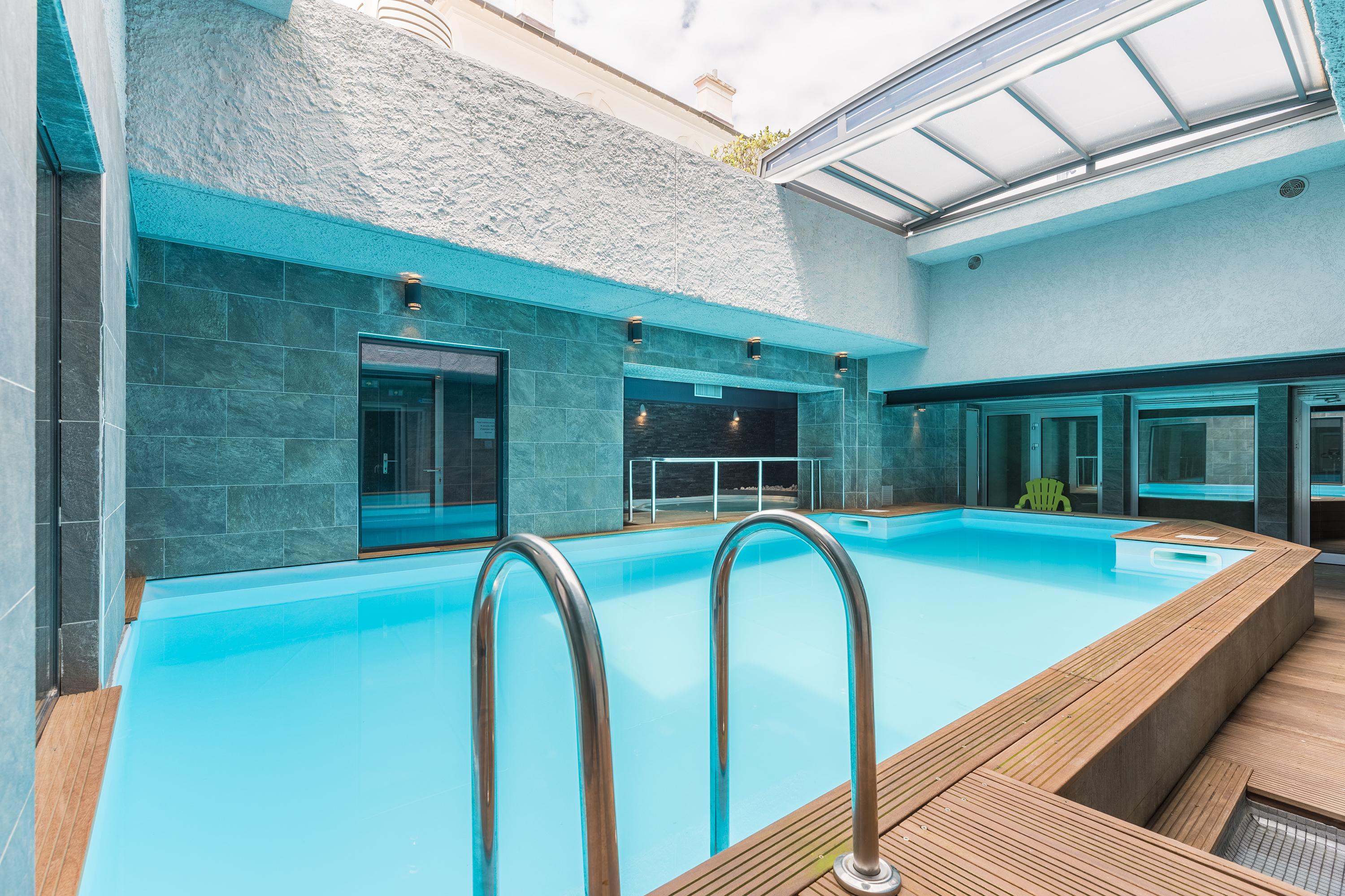 Hotel Brise De Mer - Piscine Interieure & Exterieure Saint-Raphaël Екстериор снимка