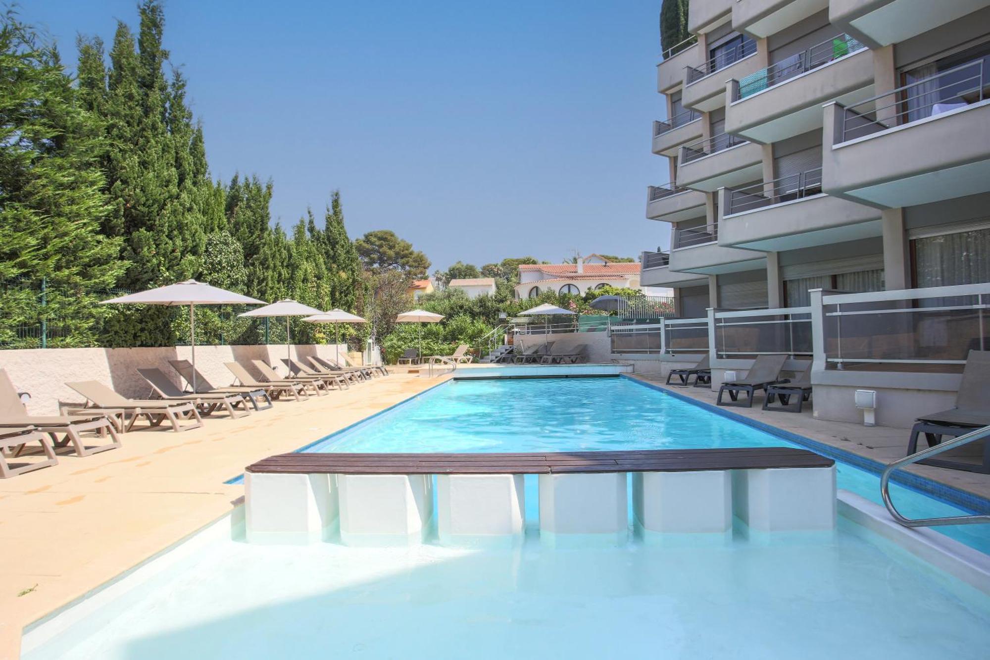 Hotel Brise De Mer - Piscine Interieure & Exterieure Saint-Raphaël Екстериор снимка