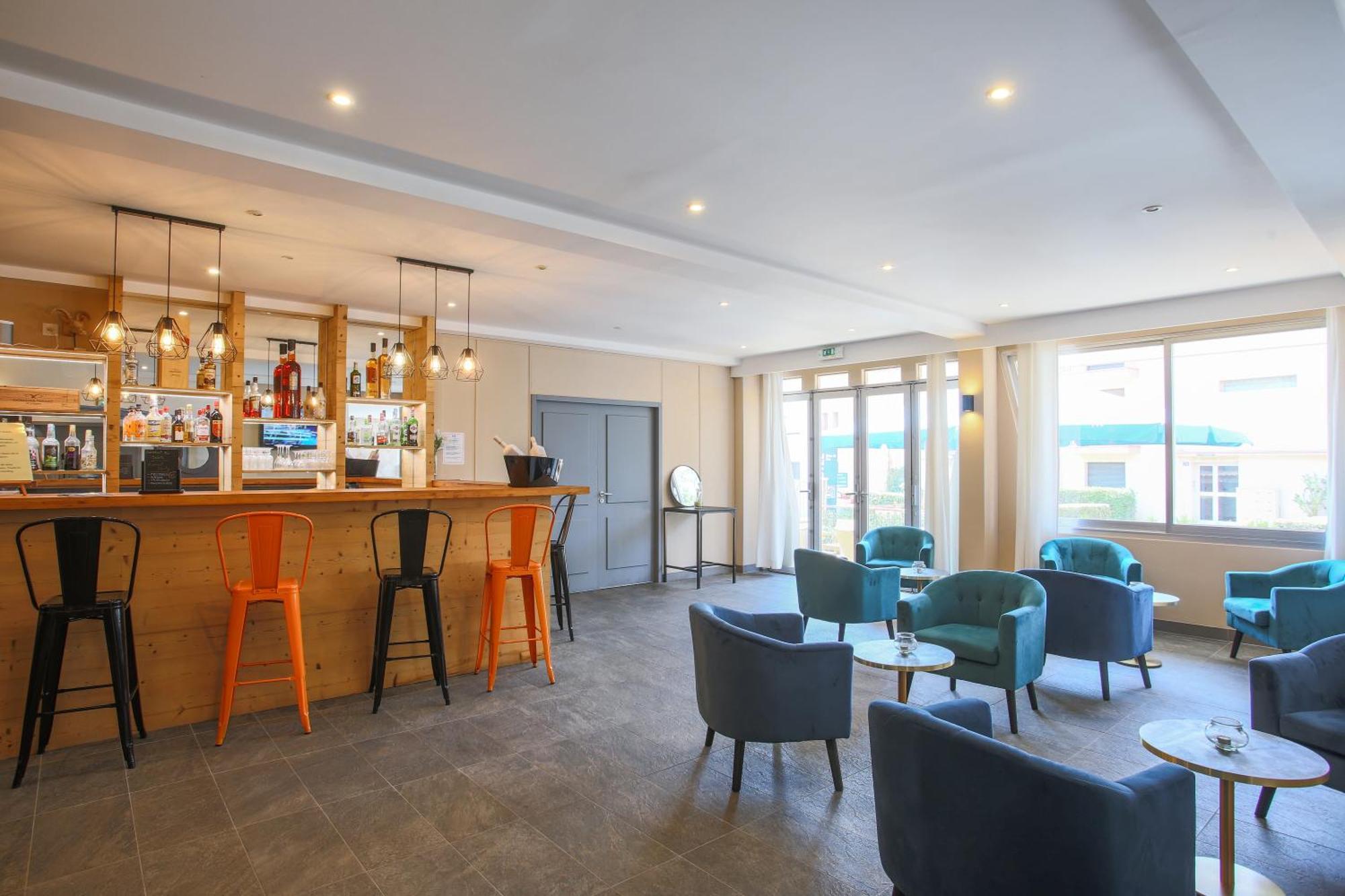 Hotel Brise De Mer - Piscine Interieure & Exterieure Saint-Raphaël Екстериор снимка