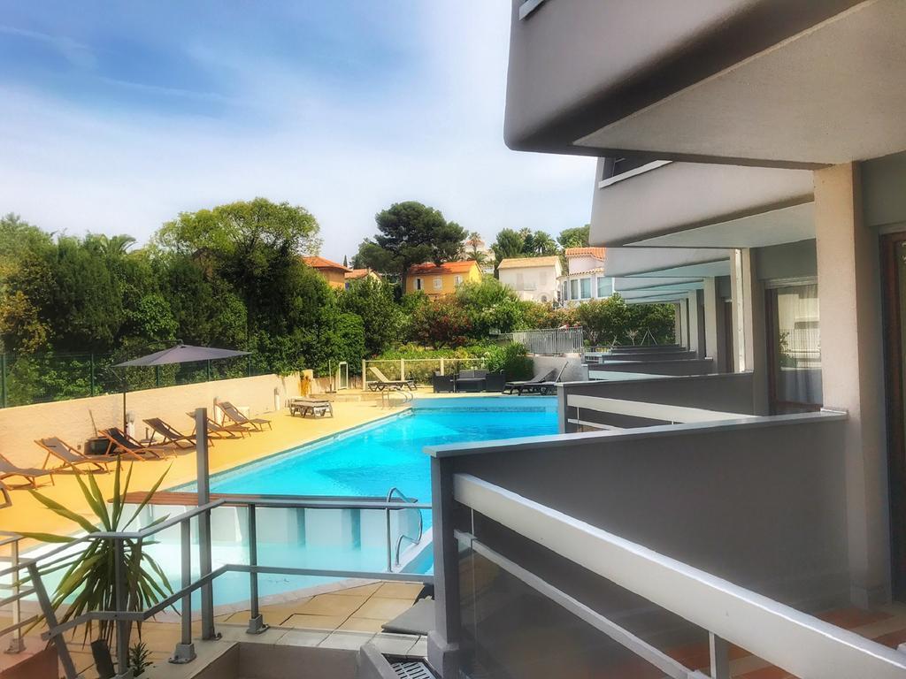Hotel Brise De Mer - Piscine Interieure & Exterieure Saint-Raphaël Екстериор снимка