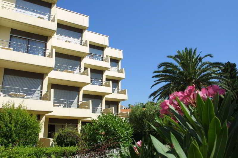 Hotel Brise De Mer - Piscine Interieure & Exterieure Saint-Raphaël Екстериор снимка