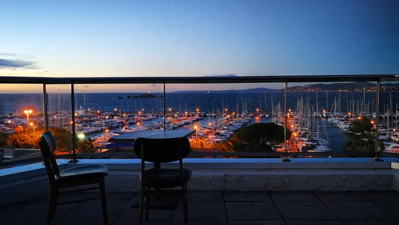 Hotel Brise De Mer - Piscine Interieure & Exterieure Saint-Raphaël Екстериор снимка